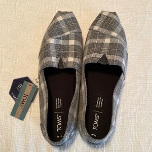 Toms - Plaid with Daisy BRAND NEW